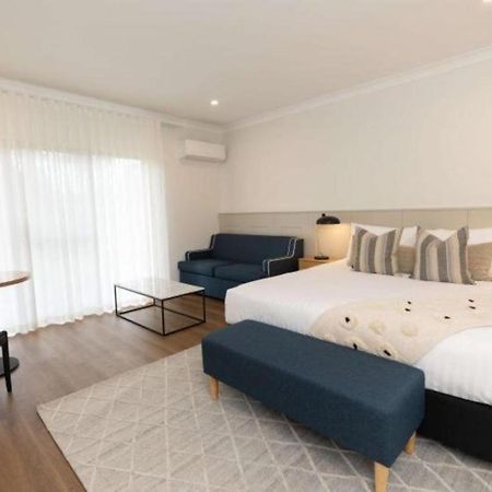 Отель Clare Country Club Экстерьер фото