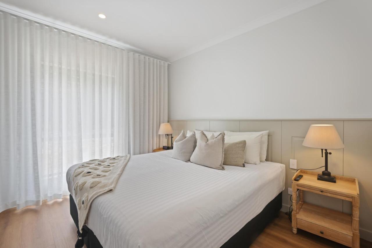 Отель Clare Country Club Экстерьер фото
