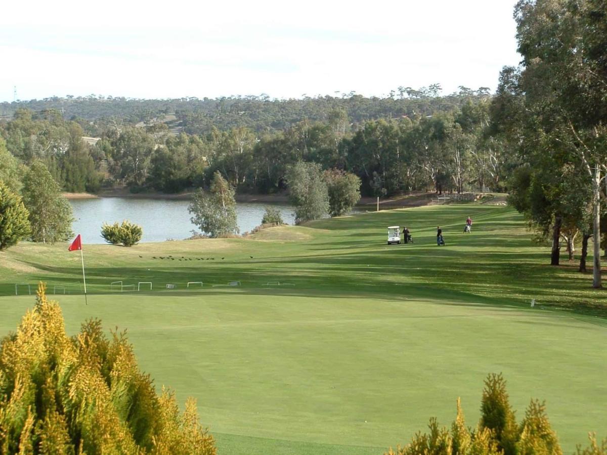 Отель Clare Country Club Экстерьер фото
