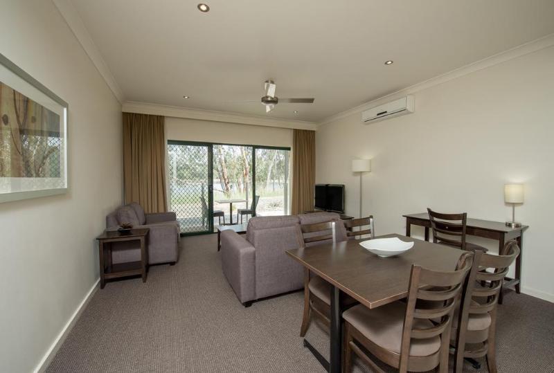 Отель Clare Country Club Экстерьер фото