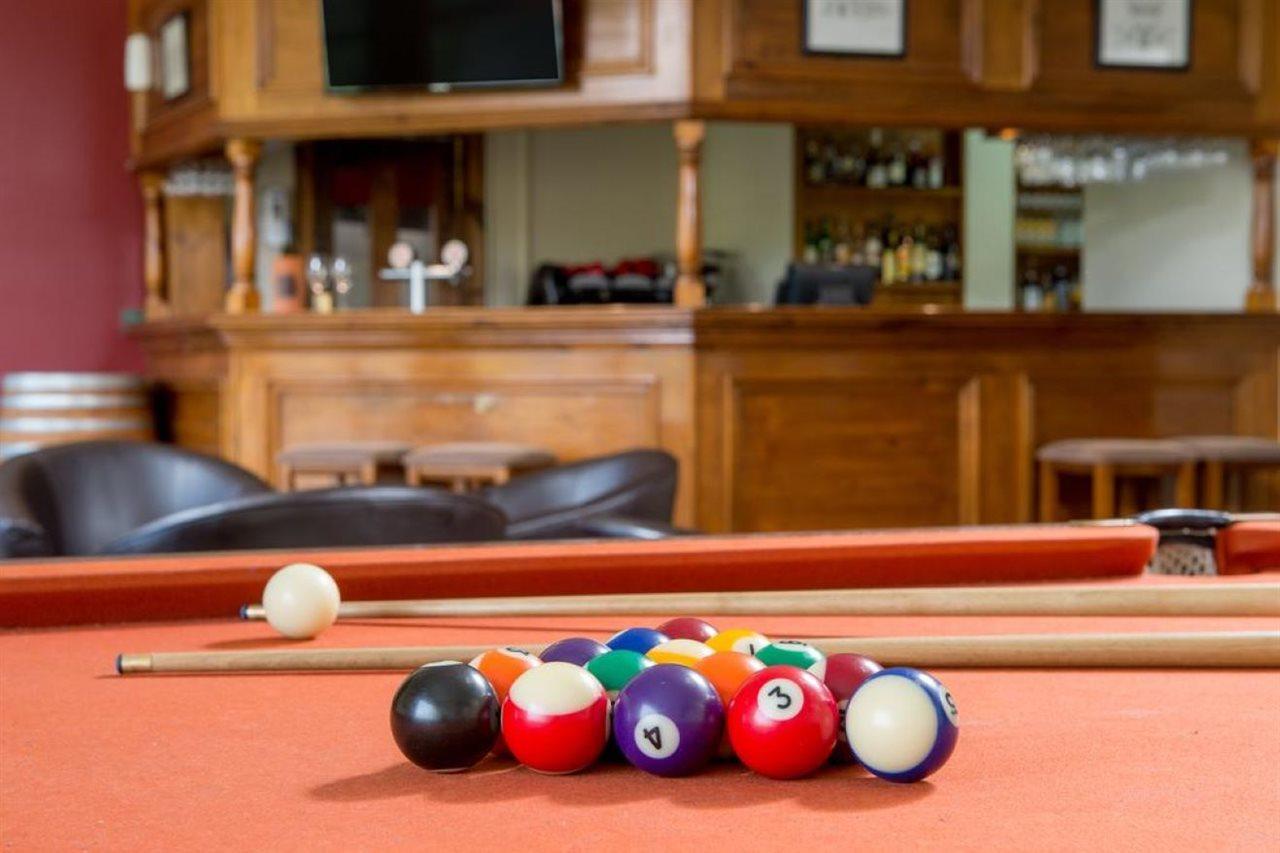 Отель Clare Country Club Экстерьер фото