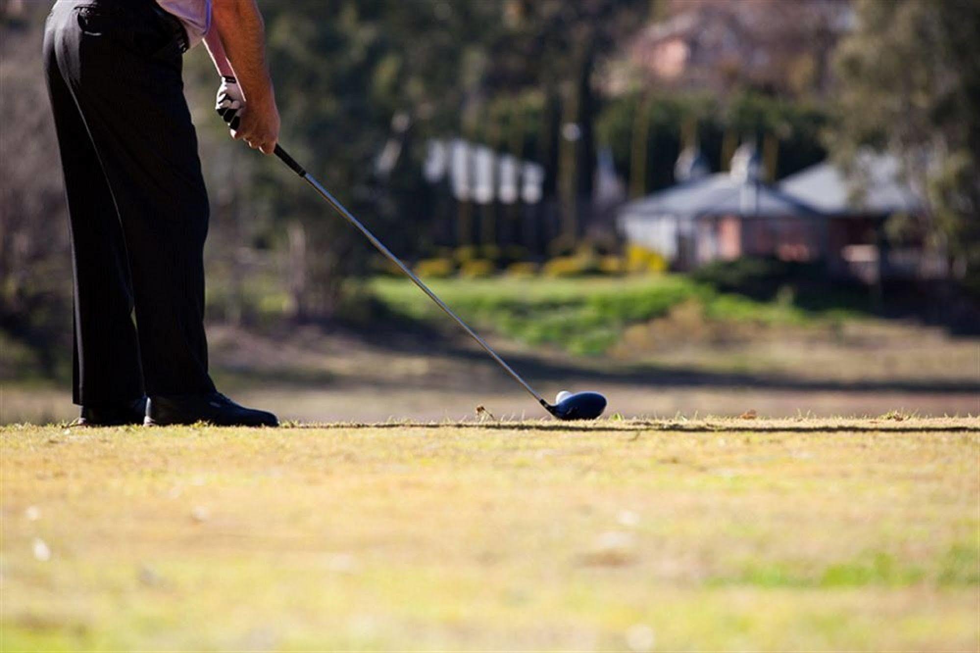 Отель Clare Country Club Экстерьер фото
