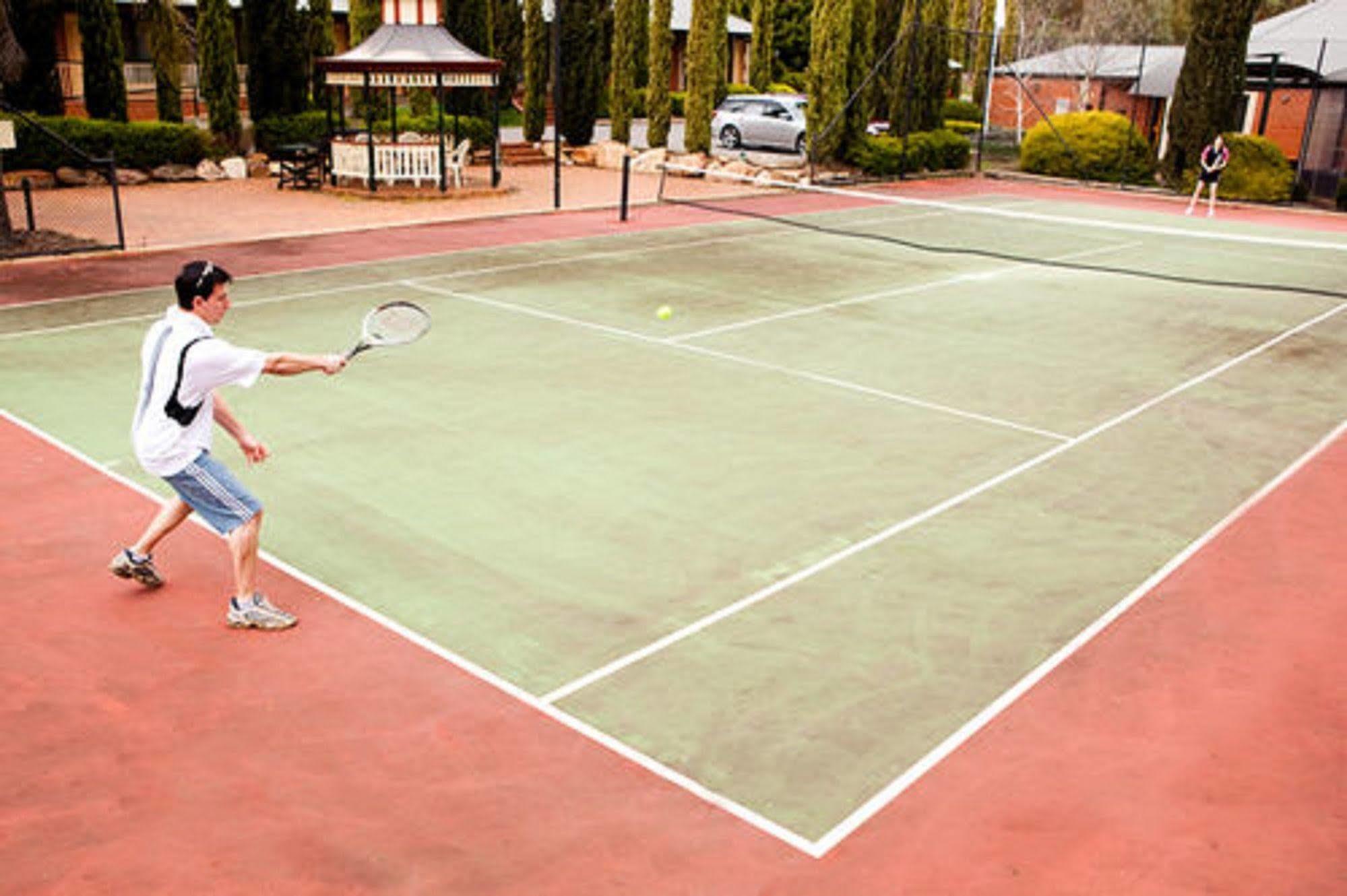 Отель Clare Country Club Экстерьер фото